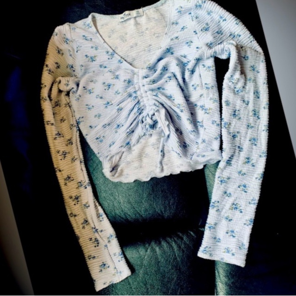Baby Blue Long Sleeve Cropped Top by Hollister | Size XS
